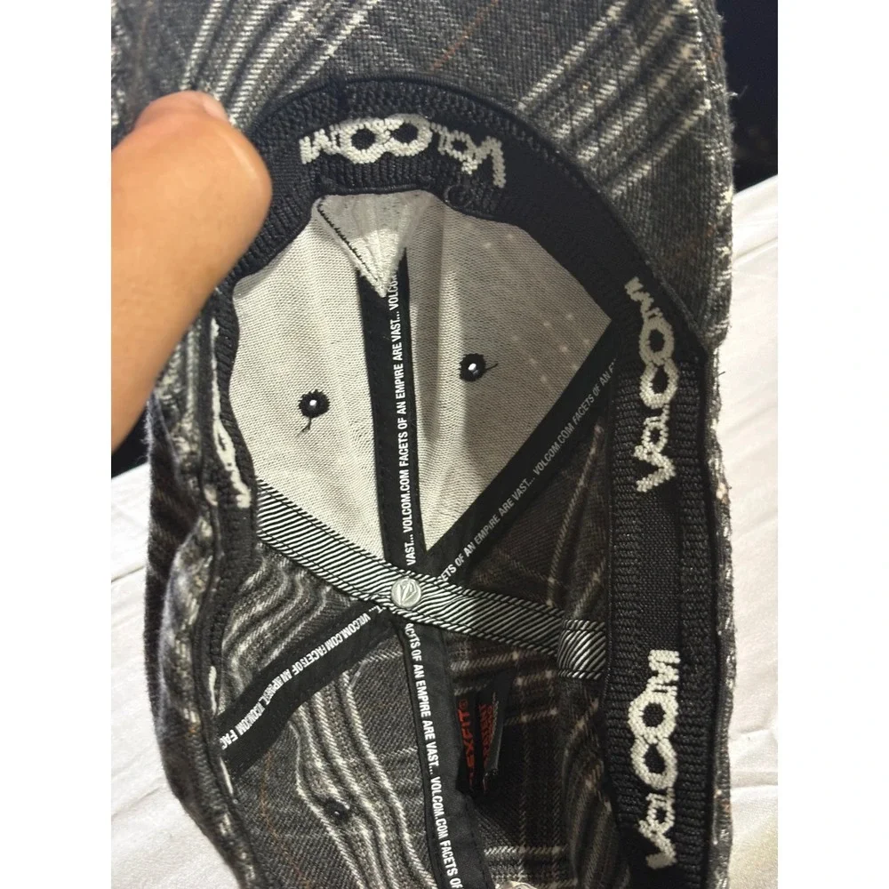 Volcom Youth Grey Plaid Flexfit Baseball Hat Skate Stone‎ Logo Cap